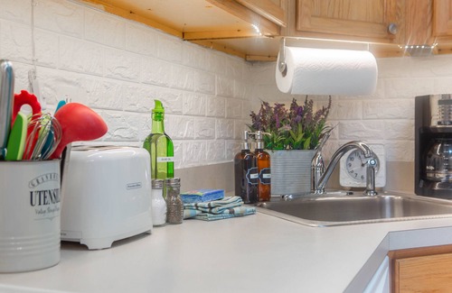 Hoboken Apartment | Cozy 2BR/2BA Apt w/Private Patio – 1 Stop to Manhattan!