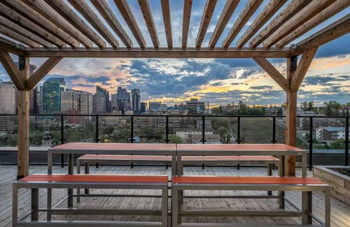 Bridgeland Apartment | Cozy 2BR+2Bathn 4-Min walk- Downtown Free parking!