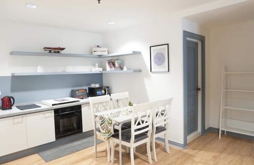 Ploenchit Apartment | Cozy 2BR Apt in Central Bangkok 5 mins BTS 110 SQM