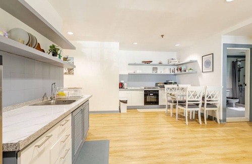 Ploenchit Apartment | Cozy 2BR Apt in Central Bangkok 5 mins BTS 110 SQM
