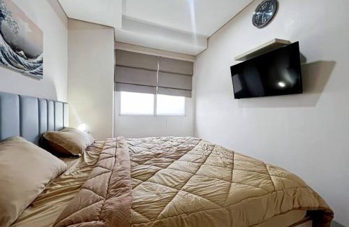 Cikarang Apartment | Cozy 2BR Apt Trivium Cikarang with Pool, Gym, WiFi by 2ndHome