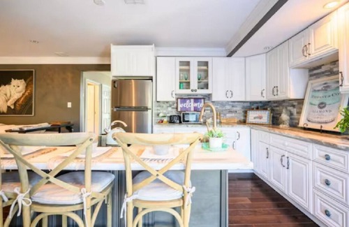 Fair Lawn Apartment | Cozy 2BR Apt w/Dedicated Home Office & Restoration Hardware Furnishing