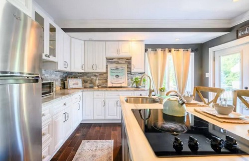 Fair Lawn Apartment | Cozy 2BR Apt w/Dedicated Home Office & Restoration Hardware Furnishing