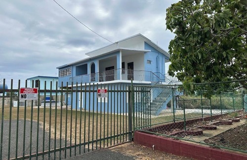 El Combate House | Cozy 2BR Steps from El Combate Beach-Sleeps 6, Full Kitchen,