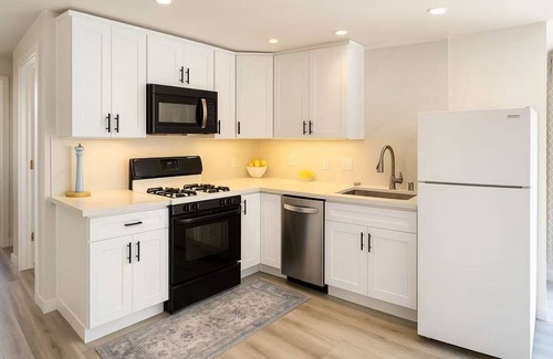 Shoreline House | Cozy 2BR w/WiFi and AC Near UW, Northgate, Golf & All Amenities in Shoreline
