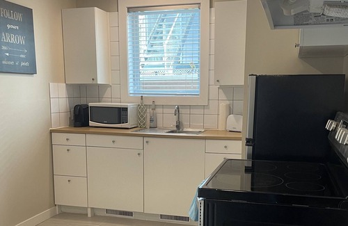 Saint-Hubert Apartment | Cozy 3 1/2 - 1 bedroom near train to Montreal