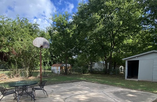 Durant House | Cozy 3 bed, 1.5 bath centrally located in the heart of Durant.
