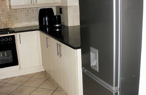 Greater Johannesburg Metropolitan Area Apartment | Cozy 3 Bed Duplex ,sleeps 6 With Double Bathroom