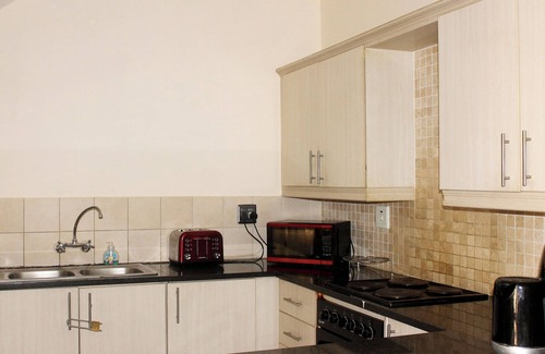 Greater Johannesburg Metropolitan Area Apartment | Cozy 3 Bed Duplex ,sleeps 6 With Double Bathroom