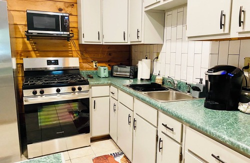 Spring Grove Cabin | Cozy 3-bedroom cabin with WiFi, AC near Hopewell & Prince George