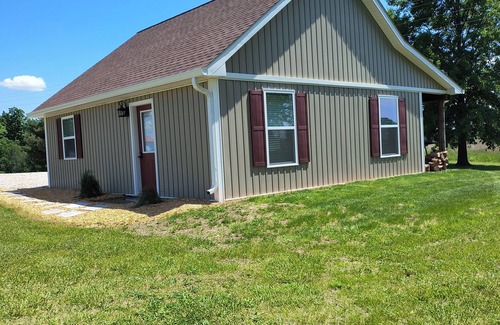 Argyle House | Cozy 3 bedroom cabin, country setting, North East Missouri
