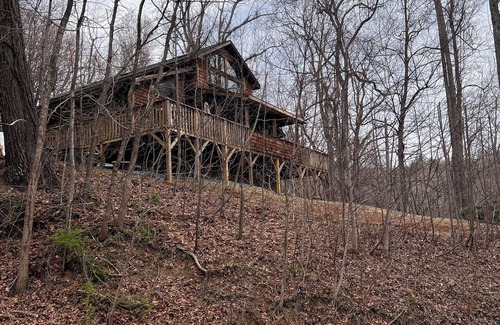 Apple Ridge Cabin | Cozy 3-bedroom cabin with AC, WiFi near Blowing Rock