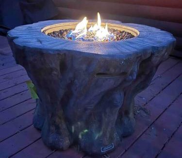 Kingston House | Cozy 3 Bedroom Cabin with Patio, Kids' Playground, and Large Grill