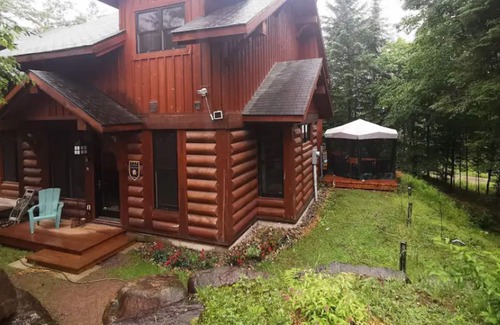 Lac Superieur Village Ski Chalet | Cozy 3 Bedroom Chalet with Lakefront Resort Access
