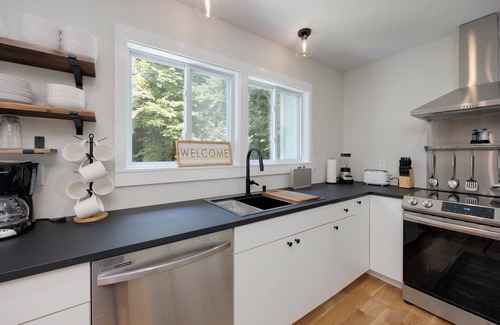 Dickson Cottage | Cozy 3-Bedroom Cottage, Near the Lake