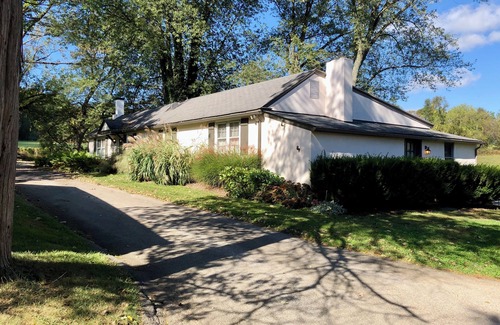 Malvern House | Cozy 3 Bedroom Cottage on farm