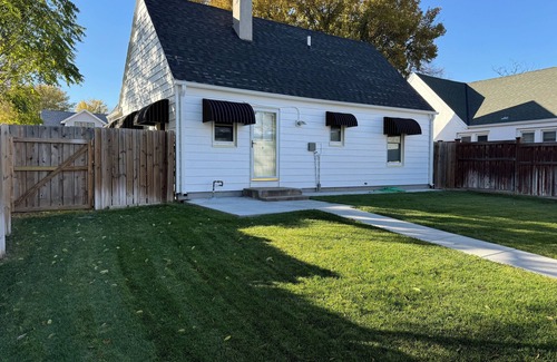 McCook House | Cozy 3-bedroom cottage with AC and WiFi in central McCook location