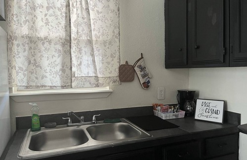 Brownsville House | Cozy 3 Bedroom Home