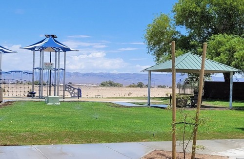 Colorado Shores House | Cozy 3-bedroom river house in Historic City of Needles, 50 steps to Beach/River