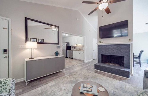 Biddleville House | Cozy 3-BR Bungalow—City Views—Fire Pit—Football!