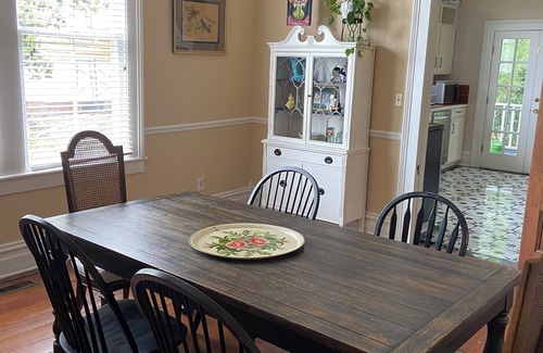 Selma House | Cozy 3 BR in Historical District with screened in porch. Newly remodeled.