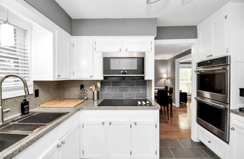 Westbury Apartment | Cozy 3-GameDen Escape HSWifi Aprox 10Min to NRG