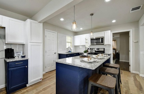 Eastside Promise Neighborhood House | Cozy 3bd & 2ba home near DT, Riverwalk, Pearl & Dome