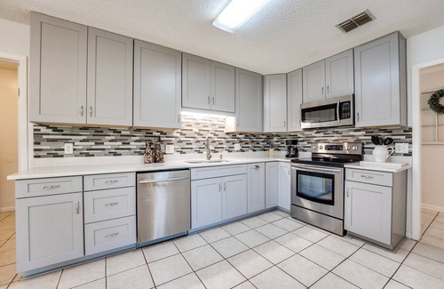 Fleming Island House | Cozy 3BR home near Doctor's Lake/Fleming Island/Fenced Yard