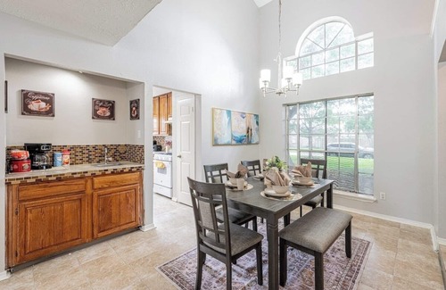 Houston House | Cozy 3BR Home near Airport
