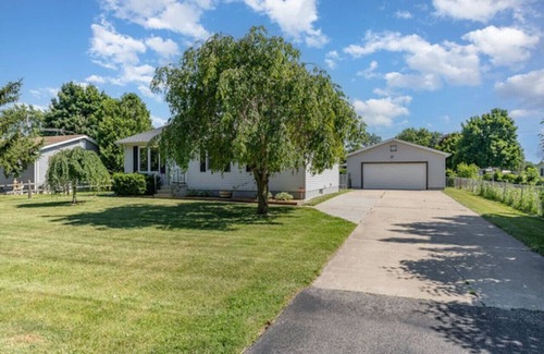 Bay City House | Cozy 3BR Home Near Park & Shops