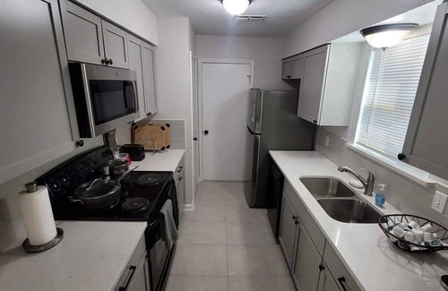 North Arlington House | Cozy 3BR Home w/ Huge Backyard-Near AT&T Stadium!