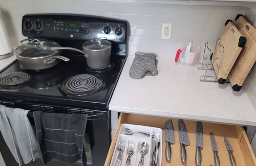 North Arlington House | Cozy 3BR Home w/ Huge Backyard-Near AT&T Stadium!