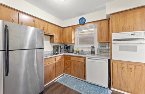 Constable Hook Apartment | Cozy 3BR | Near NYC, Cruise Port, Statue of Liberty | Free Driveway Parking