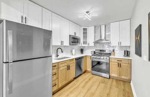 Des Plaines House | Cozy 3BR Retreat with grill Near O’Hare Airport