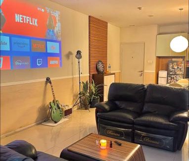 Jakarta Apartment | Cozy 3BR Suite Apartment with Projector, Pool, Netflix, Board games, Dart