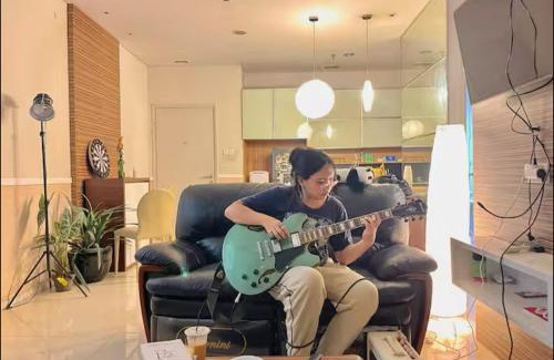 Jakarta Apartment | Cozy 3BR Suite Apartment with Projector, Pool, Netflix, Board games, Dart