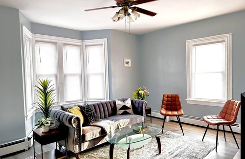 Smith Hill Apartment | Cozy 4 Bed 2 Bath Apartment