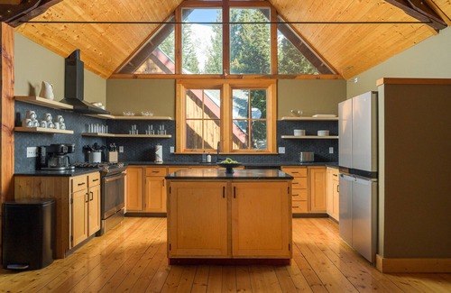 Saint Mary's Cabin | Cozy 4 Bedroom 2 Bathroom Cabin in Idaho Springs