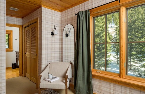 Saint Mary's Cabin | Cozy 4 Bedroom 2 Bathroom Cabin in Idaho Springs
