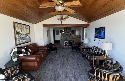 Juneau Cabin | Cozy 4 Bedroom Cabin on Sinissippi Lake Just 60 min from Milwaukee or Madison
