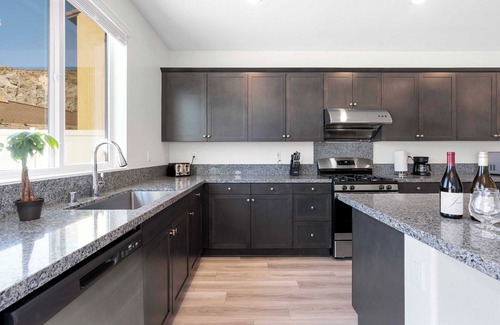 Jurupa Valley House | Cozy 4-Bedroom Haven｜Peaceful Patio｜Large Backyard｜Perfect for Families #41393