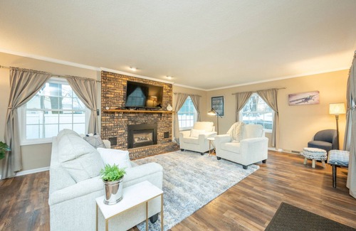 Waveland Park House | Cozy 4 bedroom home. Just 2 miles from Drake University. Easy access to I235.