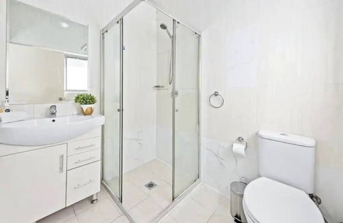 Mascot House | Cozy 4 Bedroom House at Prime Location