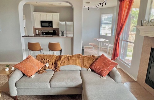 Pioneer Crossing House | Cozy 4-bedroom house in northeast Austin-sleeps 12 guests