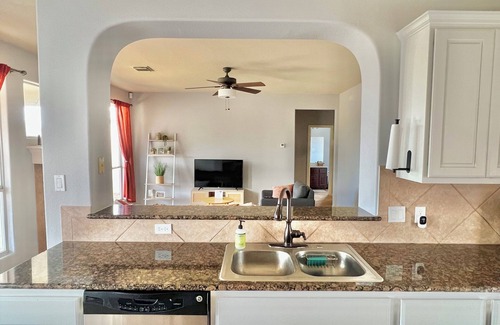 Pioneer Crossing House | Cozy 4-bedroom house in northeast Austin-sleeps 12 guests