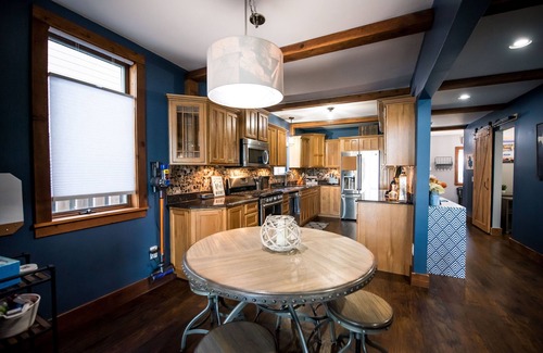 Lake Orion Cottage | Cozy 4 bedroom lakefront cottage on Lake Orion with the best views!