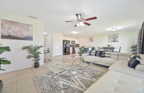 Jacarandas House | Cozy 4 Bedroom with free parking