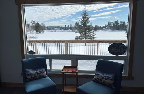 Perry House | Cozy 4 season Cottage on prestine water