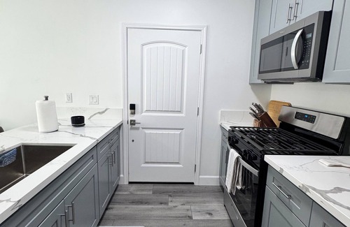 Callender Apartment | Cozy 450sqft ADU in charming Guadalupe 4 minutes from the beach, Full kitchen.