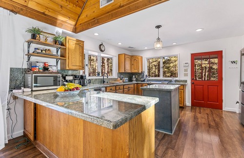 Flagstaff Cabin | Cozy 5 BR 4BA Cabin Pool Table Game Rm 2.5 Acs BBQ Dogs On Way to Grand Canyon